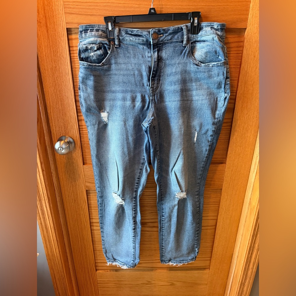 Maurice’s high rise distressed women’s jeans. Size 16W REG